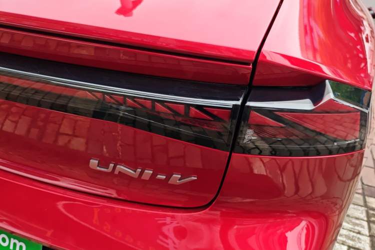 Used CHANGAN UNI-V 2023 1.5T Prestige Model Right Rear Taillight