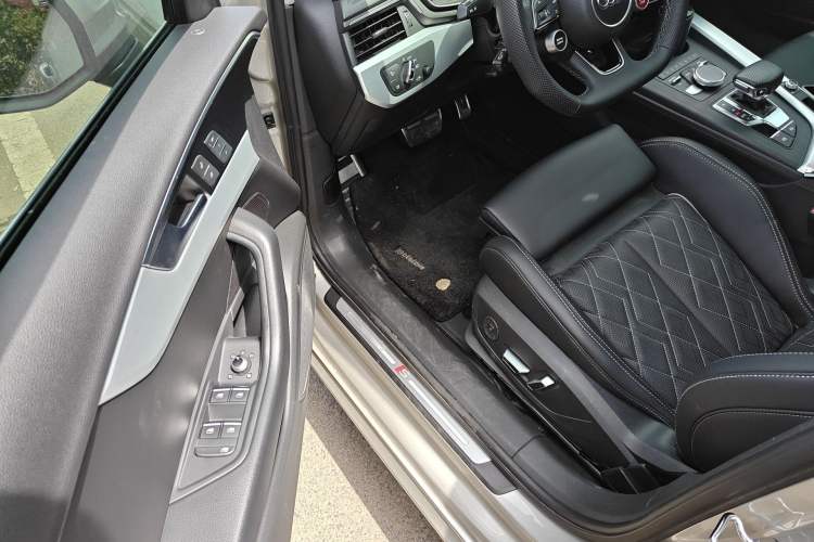 Used Audi A4L 2017 45 TFSI quattro Sport Edition
