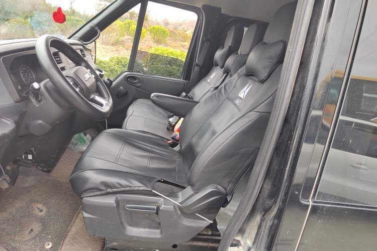 Used JMC Fushun 2023 2.0T Manual Short-Wheelbase Mid-Top Commercial Multi-Purpose 6-Seater Passenger Vehicle Left Front Seat