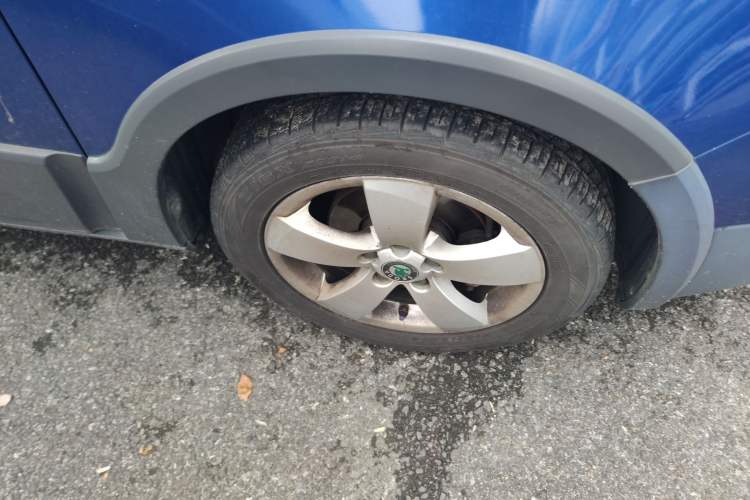 Used Skoda Fabia 2012 1.6L Scout Right Front Wheel Hub