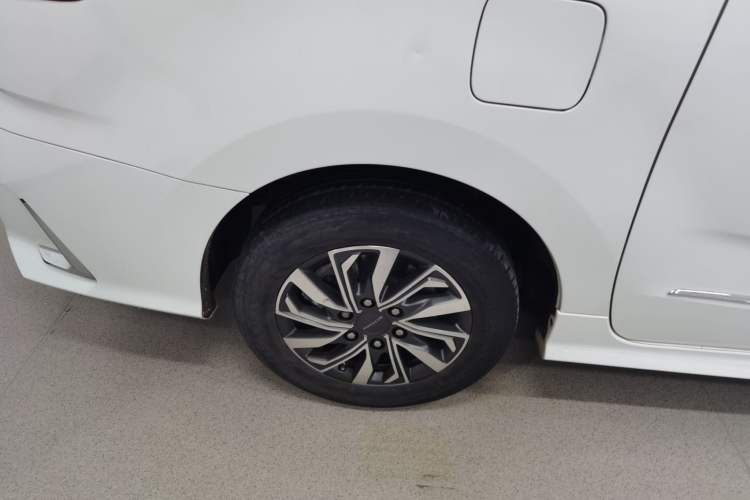 Used SAIC MAXUS G20 2021 Facelifted PLUS 2.0T Gasoline Automatic Luxury Edition
