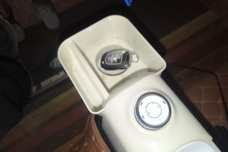 Used Wuling Hongguang MINIEV 2024 3rd Generation 215km Youth Edition Vehicle Key