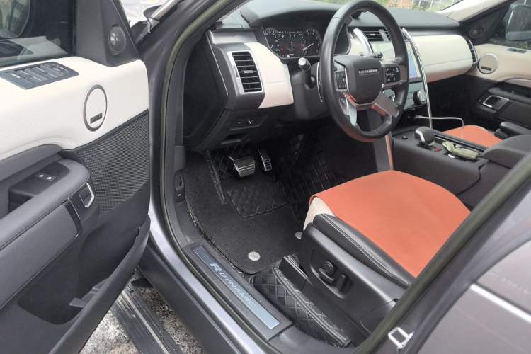 Used Land Rover Discovery 2023 Revised Version 360 PS R-Dynamic S
