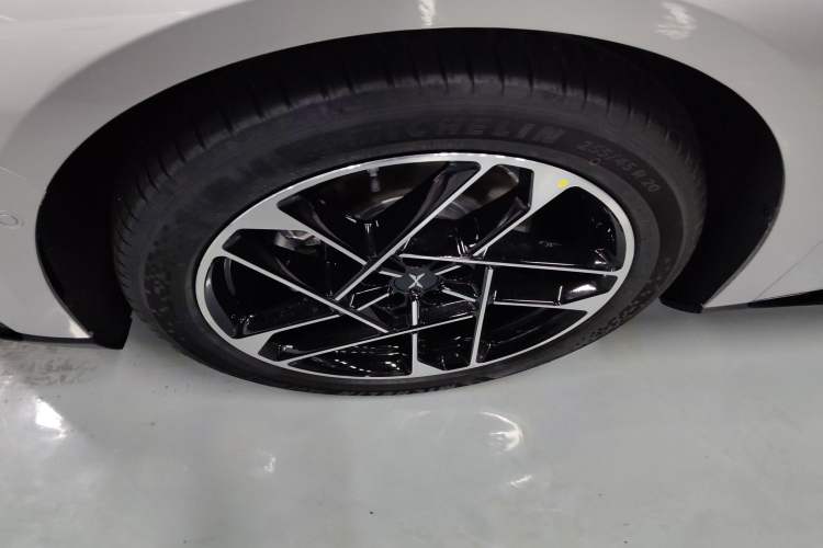 Used XPeng P7+ 2024 Long-Range Max Left Front Wheel Hub