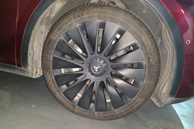 Used Tesla Model Y 2021 Long-Range All-Wheel-Drive Version 3D7
