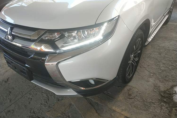 Used Mitsubishi Outlander 2018 2.0L Two-Wheel Drive Glory Edition 5 Seats