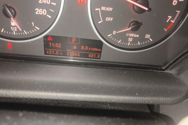 Used BMW X1 2018 sDrive18Li Fashion Model Odometer Close Up