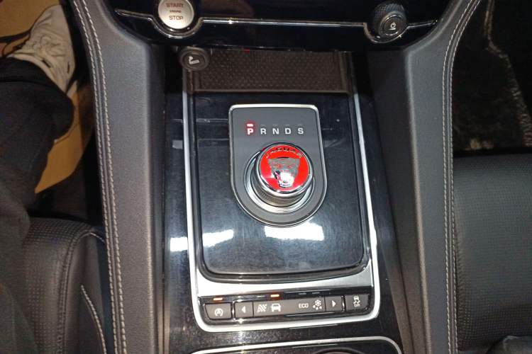 Used Jaguar F-PACE 2016 2.0T Two-Wheel-Drive R-Sport Sport Edition
