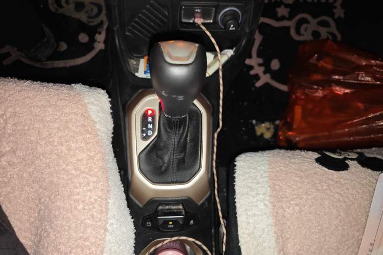 Used Jeep Renegade 2018 Connected Large Screen Version 180T Automatic Jingneng Version Gear Lever