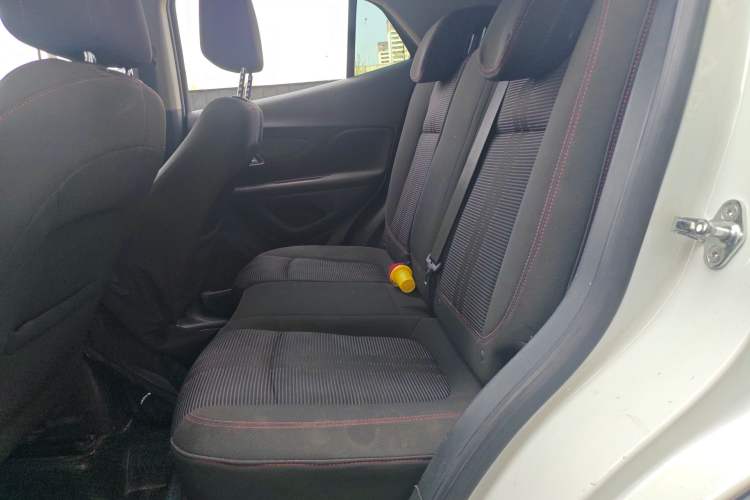 Used Buick Encore 2015 1.4T Automatic Two-Wheel Drive Urban Elite Version
