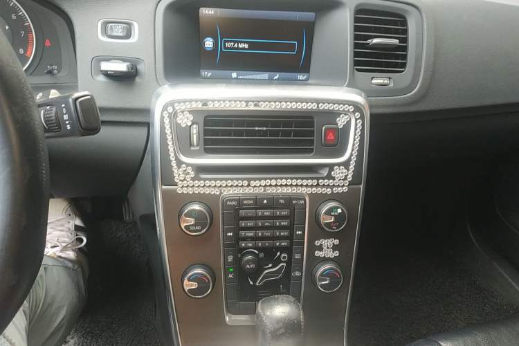 Used Volvo S60 2011 2.0T ZhiShang Version Audio And AC Panel