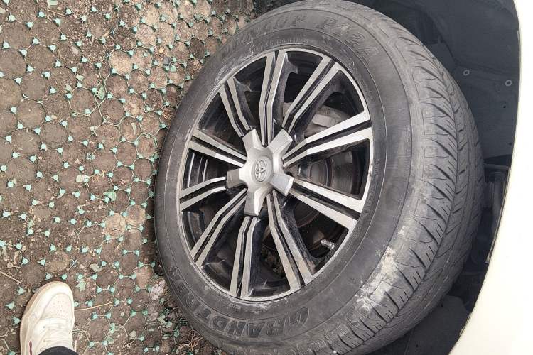 Used Toyota Land Cruiser  Right Front Wheel Hub