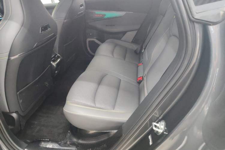 Used Lynk & Co 08 EM-P 2025 120km Long-Range Pro
