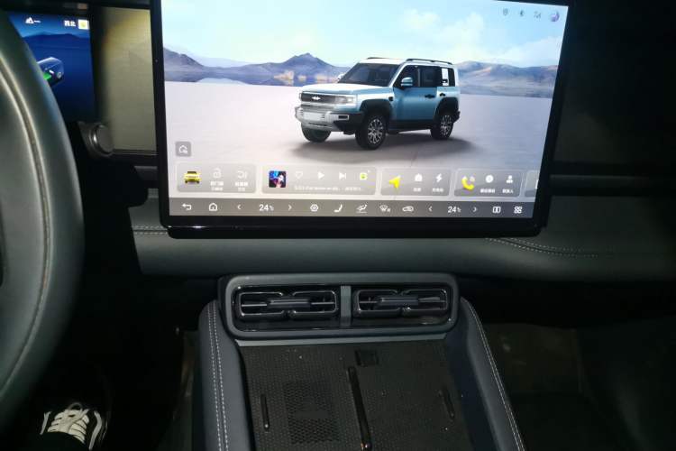 Used Formula Leopard 5 2023 Explore Edition Audio And AC Panel