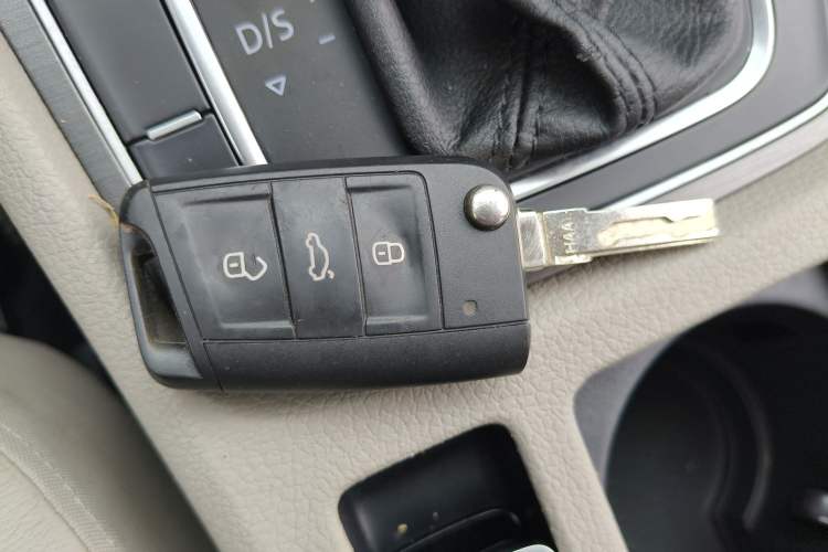 Used Volkswagen Golf 2015 1.4TSI Automatic Luxury Model Vehicle Key