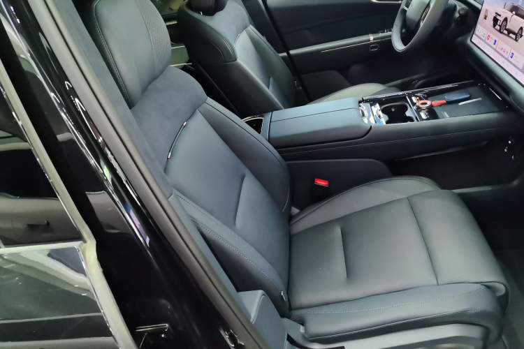 Used Lynk & Co 900 2025 2.0T Ultra
