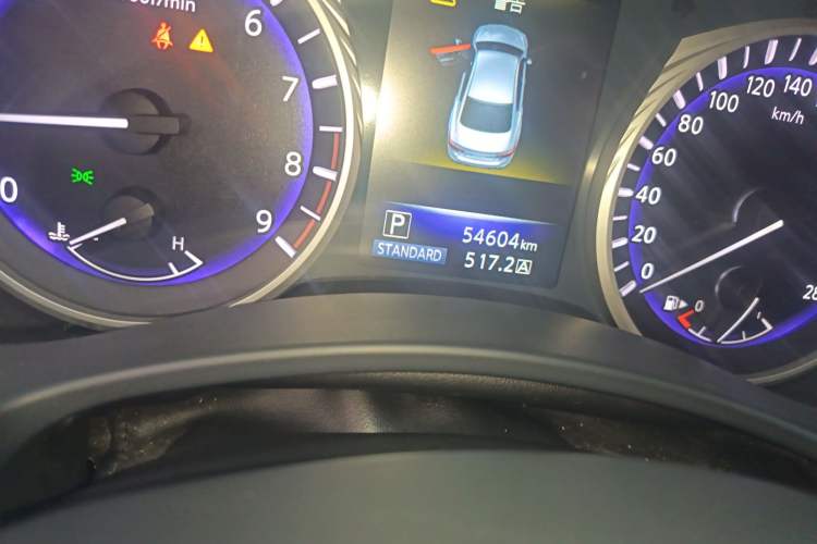 Used Infiniti Q50 2014 3.7L Luxury Sport Edition Odometer Close Up