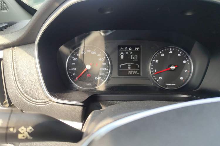 Used Roewe RX5 2016 20T Two-Wheel Drive Manual Transmission Internet Smart Edition
