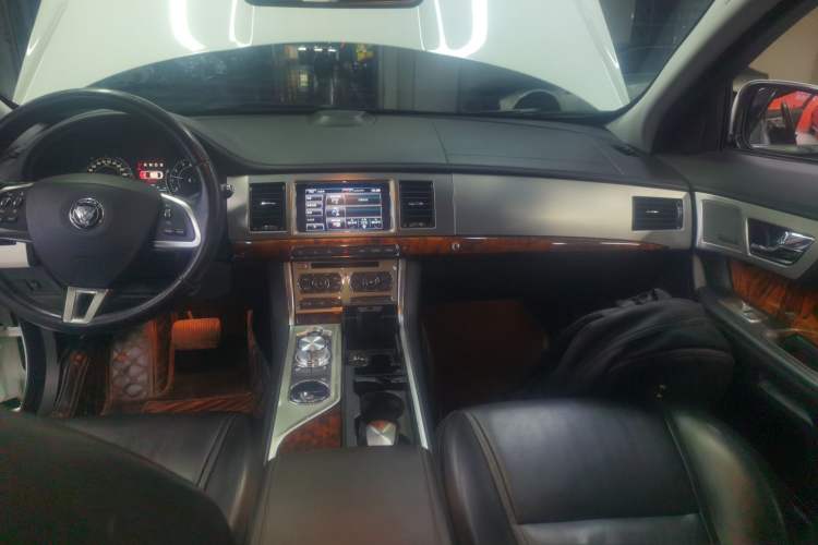 Used Jaguar XF 2015 XF 2.0T 80th Anniversary Limited Edition Luxury Model Audio And AC Panel