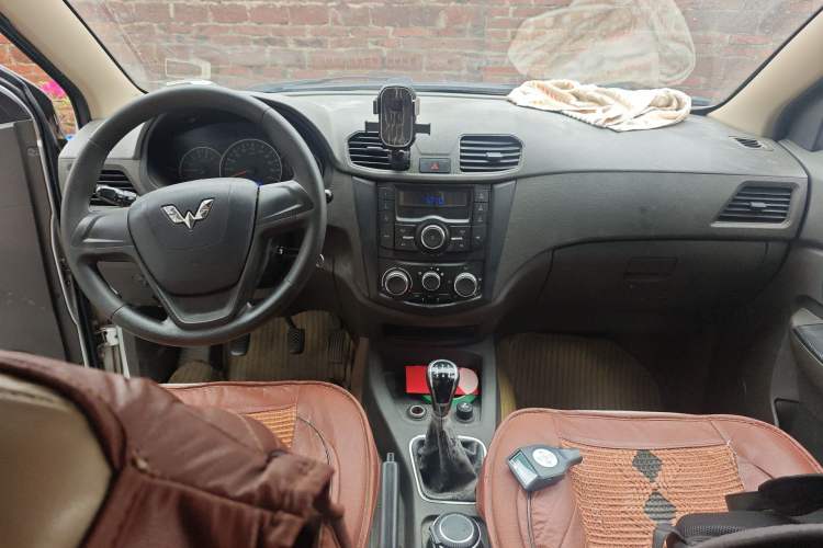 Used Wuling Hongguang 2014 1.5L S Standard Version