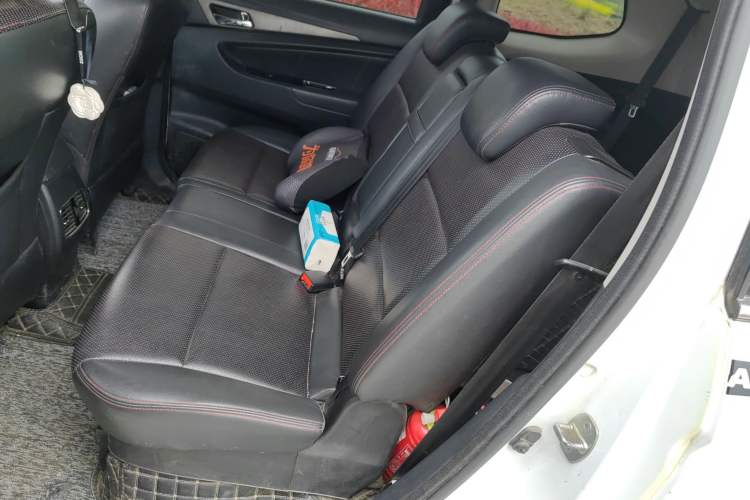 Used CHANGAN KAICHENG Oushang A600 2016 1.5L Manual Luxury 7-Seater Left Rear Seat