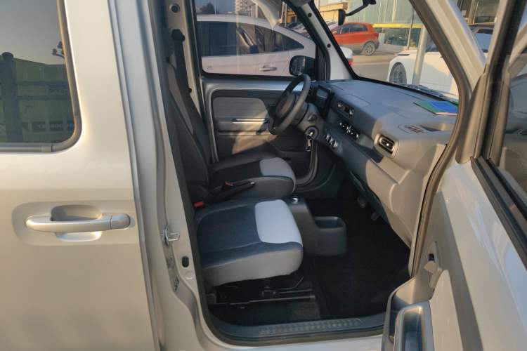 Used Wuling Zhiguang New Energy 2025 Model 305km Ambitious Edition