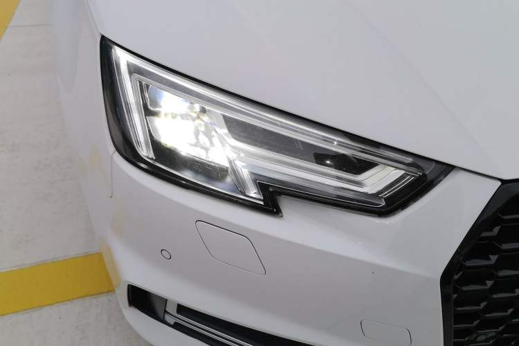 Used Audi A4L 2018 30th Anniversary Edition 40 TFSI Fashion Model Right Front Headlight