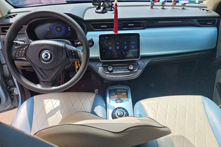 Used Brilliance Xinri i03A 2021 318 km 31.45 kWh Center Console