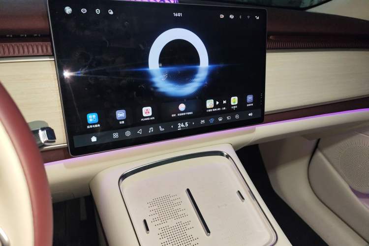 Used VOYAH COURAGE 2025 Model Four-Wheel-Drive Qiankun Edition
