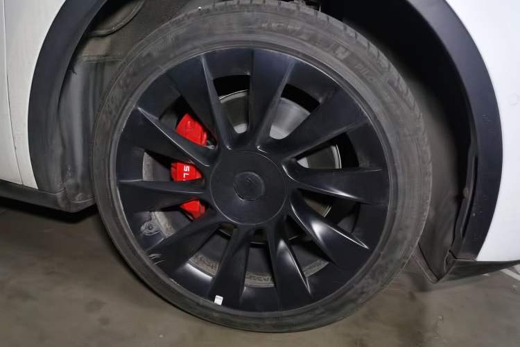 Used Tesla Model Y 2023 Rear-Wheel-Drive Version
