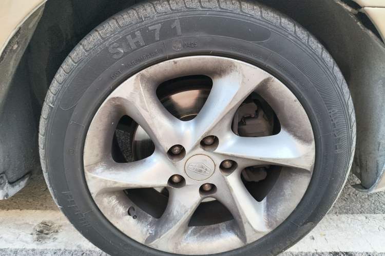 Used Geely Auto Classic Emgrand 2012 Sedan 1.8L Manual Luxury Model