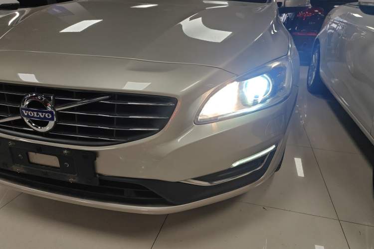 Used Volvo V60 2017 T5 Zhiya Edition China V Standard Left Front Headlight
