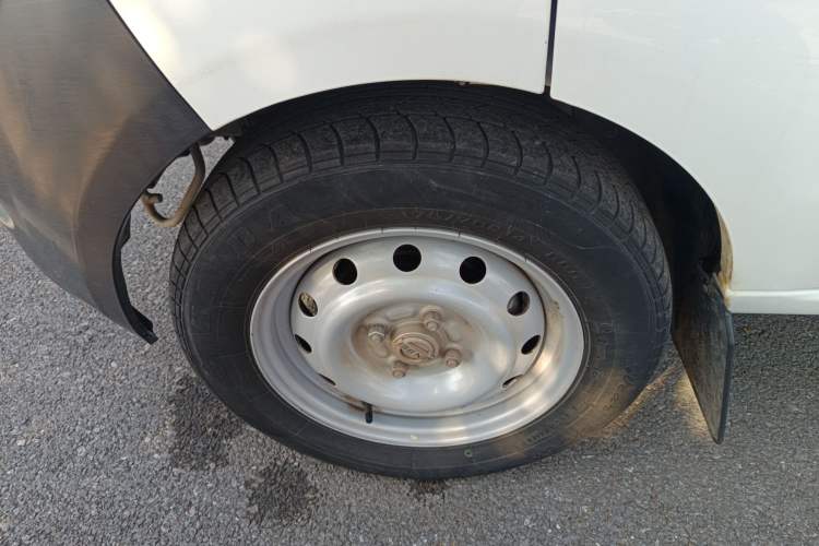 Used Jinbei Hiace X30 2023 1.5L Super-Comfortable Passenger Van 5/6/7-Seater Non-Air-Conditioned Version Model SWC15M
