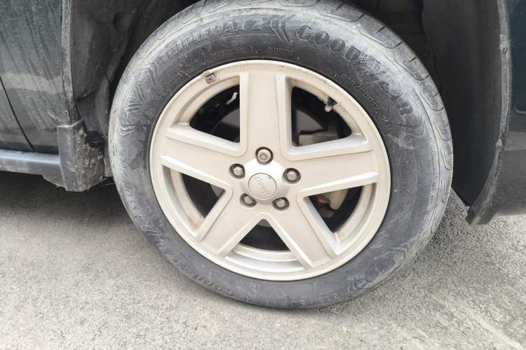 Used Jeep Compass 2010 2.4L four-wheel drive sport version
