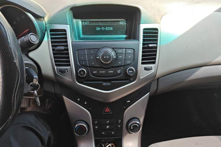 Used Chevrolet Cruze 2015 1.5L Classic SL MT Audio And AC Panel