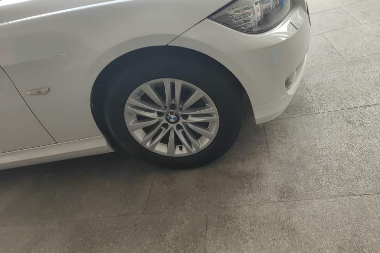 Used BMW 3 Series 2011 320i Sport Edition Right Front Wheel Hub