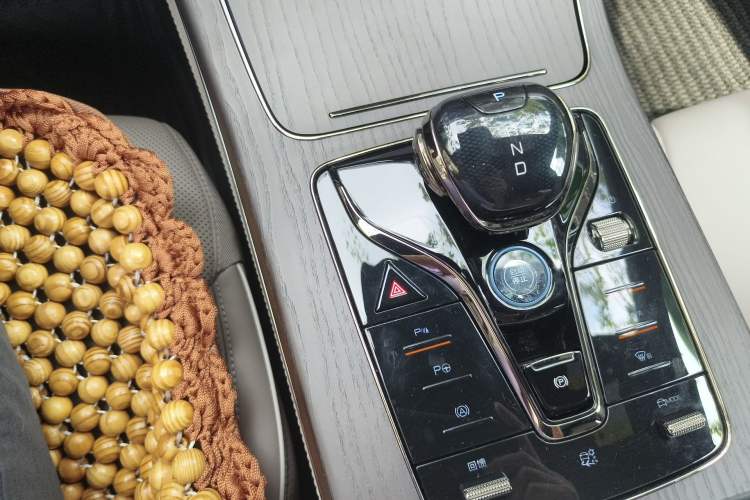 Used BYD Han 2024 EV Glory Edition 610 km All-Wheel Drive "Tian Shen Zhi Jia" Intelligent Driving Model
