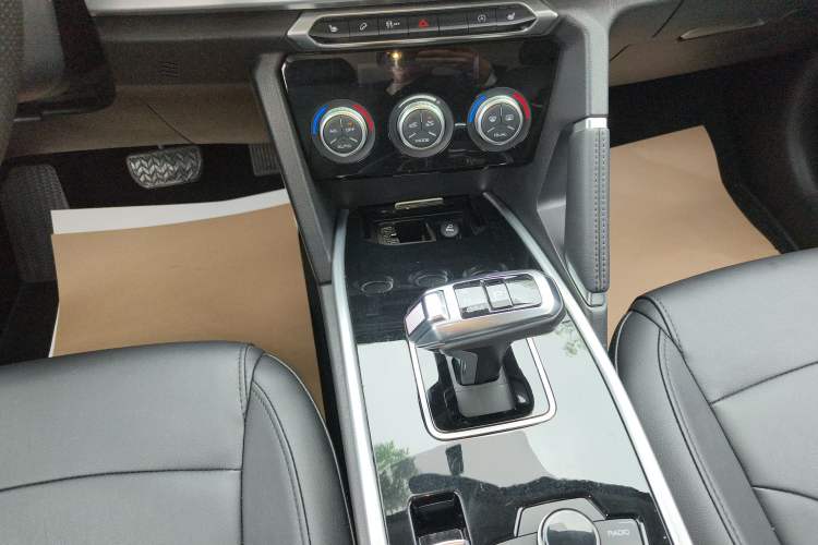 Used Haval H6 2018 Red-Label Sport Edition 1.5T Automatic Two-Wheel Drive Elite Model Gear Lever