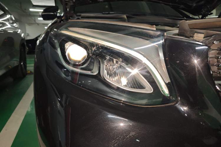 Used Mercedes-Benz GLC 2017 GLC 260 4MATIC Luxury Model Right Front Headlight