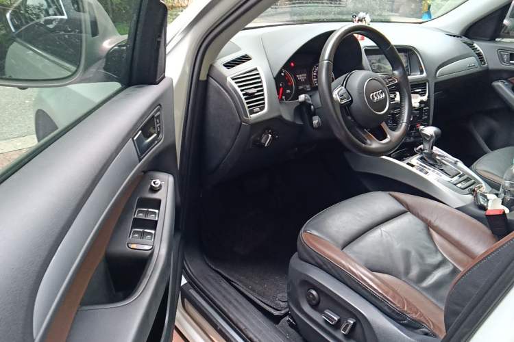 Used Audi Q5 2017 40 TFSI Technology Edition Driver Seat