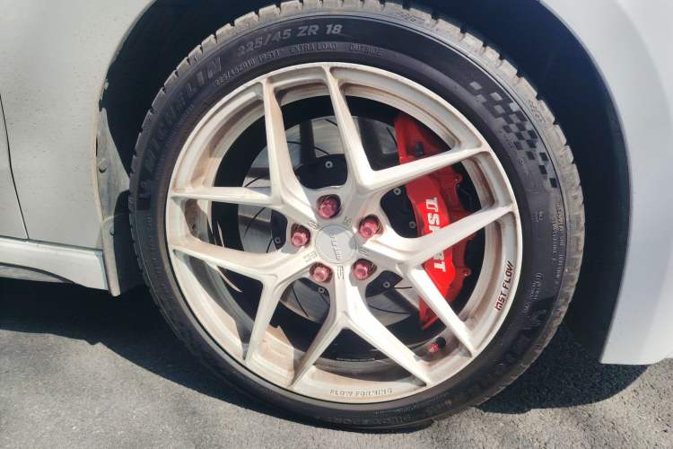 Used Lynk & Co 03 2023 2.0TD DCT JingPro Right Front Wheel Hub