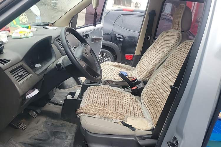 Used Wuling Rongguang S 2023 1.5L Base Version 5/7 Seats Left Front Seat