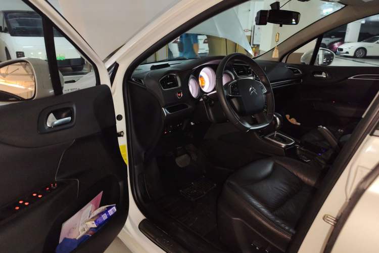 Used Citroen C4L 2013 1.6 THP Automatic Impression Edition
