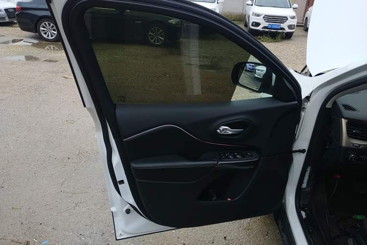 Used Jeep Cherokee 2016 2.0L Smart Version