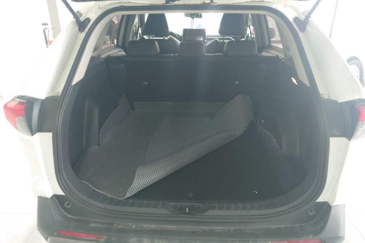 Used Toyota RAV4 2020 Dual-Engine 2.5L E-CVT 4x4 Elite PLUS Edition Trunk