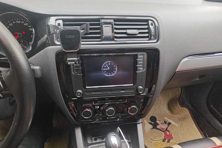 Used Volkswagen Sagitar 2017 230TSI Automatic Comfort Version Audio And AC Panel