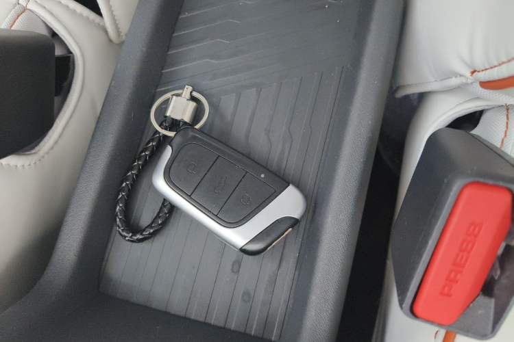 Used Chery QQ Little Ant 2024 Refreshed Version Youth Edition 321 km Beloved Edition 29.23 kWh Vehicle Key