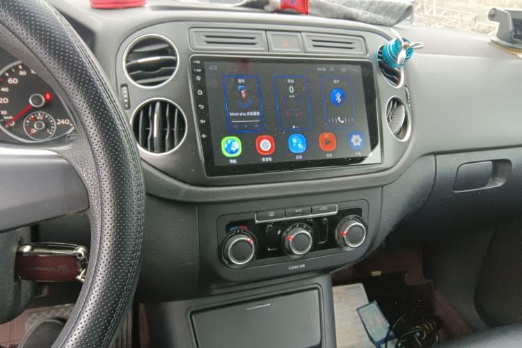 Used Volkswagen Tiguan 2017 300TSI Automatic Two-Wheel Drive Silk Road Luxury Edition Audio And AC Panel