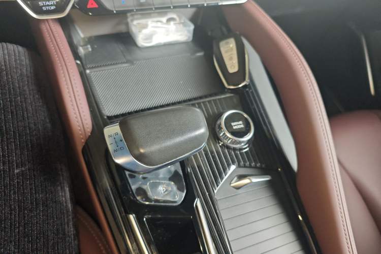 Used Geely Auto Monjaro L 2024 2.0TD High-Power Automatic Two-Wheel Drive Skyline Edition
