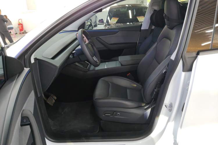 Used Tesla Model Y 2025 Rear-Wheel-Drive Version Left Front Seat